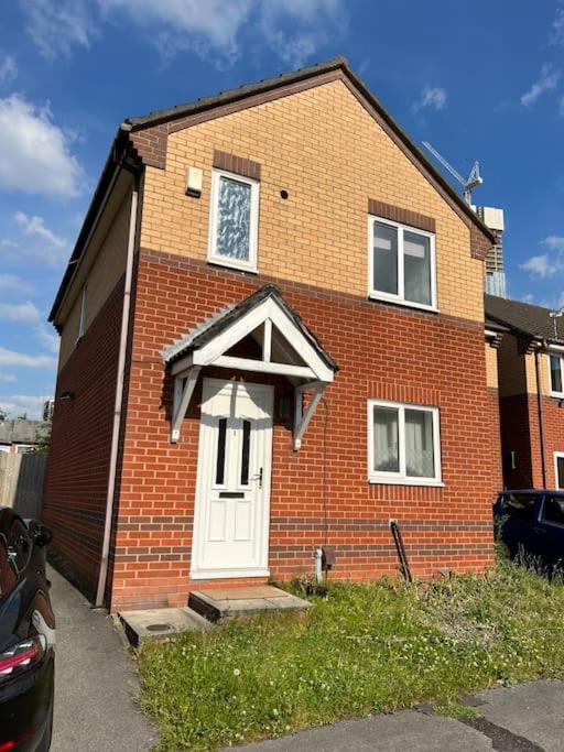 3 Bedroom House With Parking Manchester Dış mekan fotoğraf
