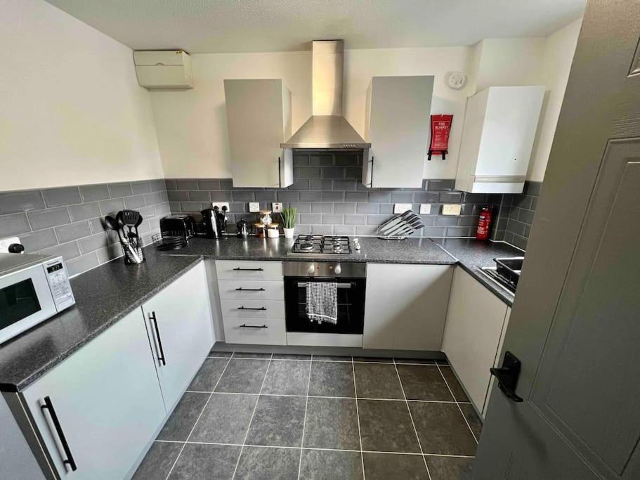 3 Bedroom House With Parking Manchester Dış mekan fotoğraf
